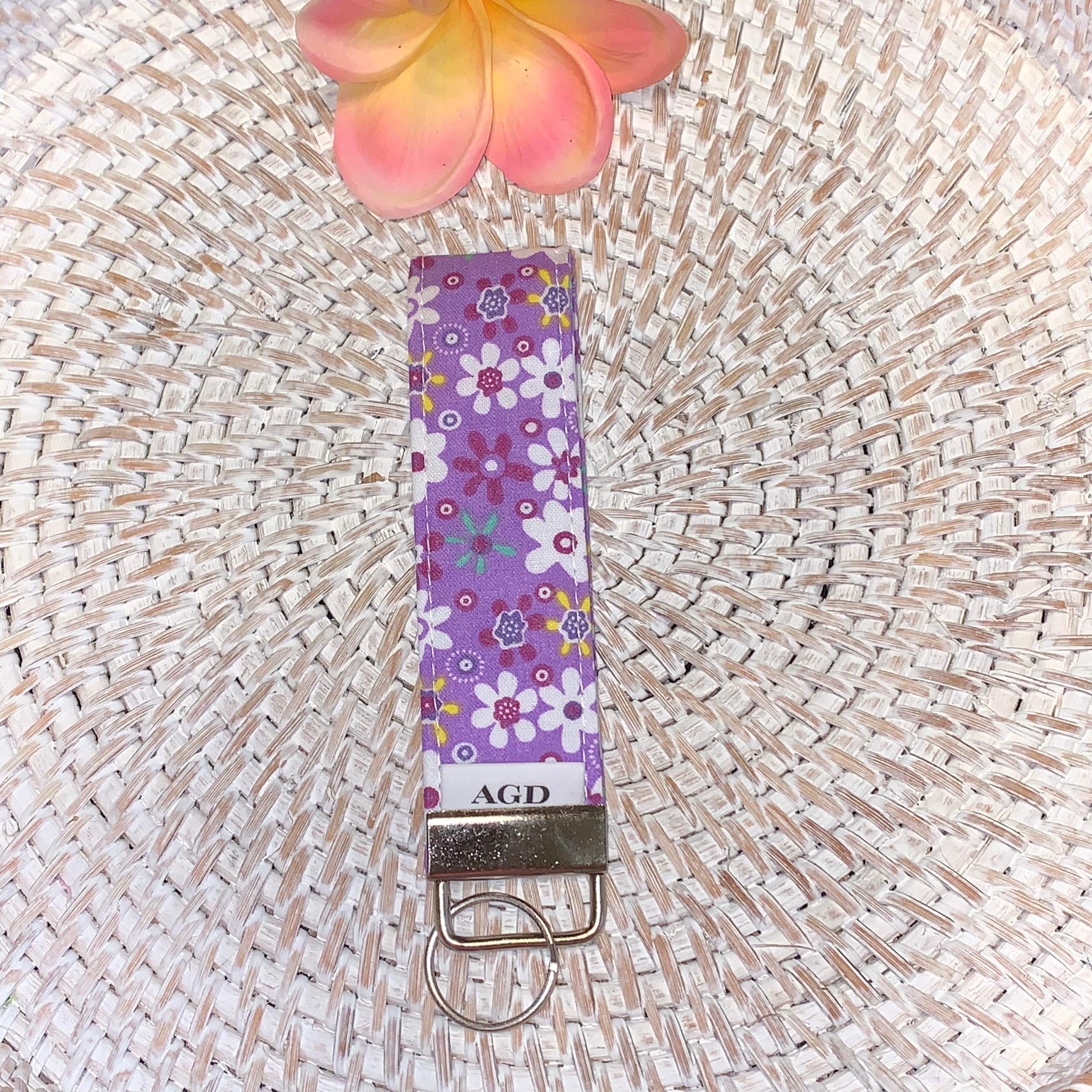 Handmade Key Fobs, Keychains, Wristlets - Limited Edition - Daisies